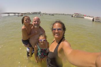 萨曼莎·纳尔逊的家庭游艇度假海湾海岸，美国
