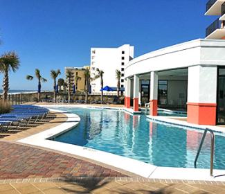 酒店游泳池在海湾海岸