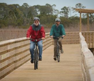 冬天在海湾国家公园骑自行车