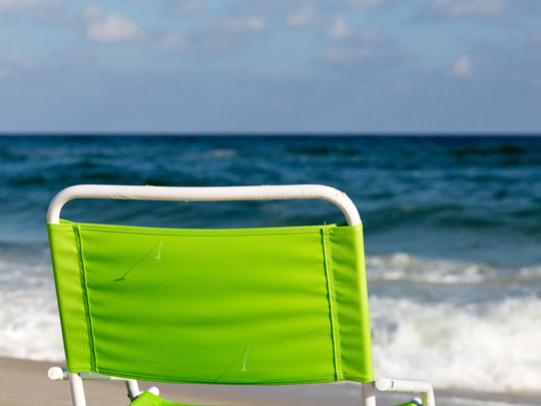 阿拉巴马州海滩上的沙滩椅