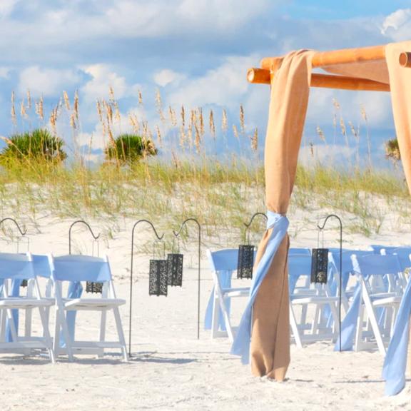 美国海湾海滩的沙滩婚礼
